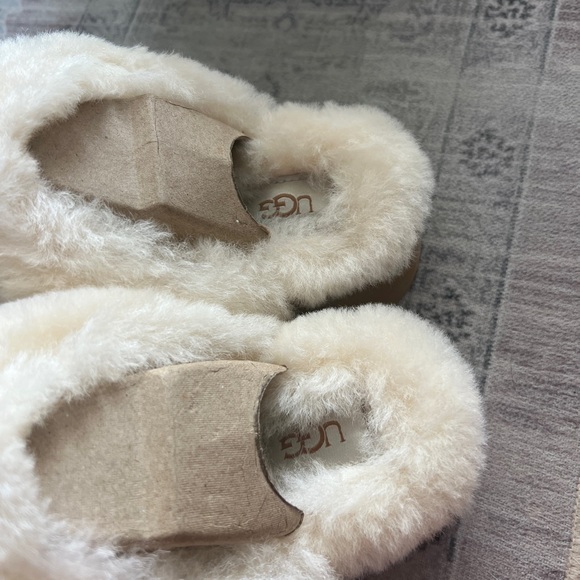 Brand new Uggs Disquette size 6 chestnut. - Picture 3 of 5